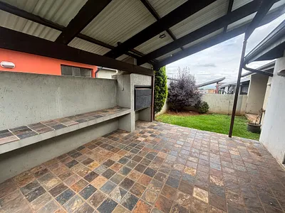 3 Bedroom Townhouse For Sale in Witbank - SE8q.webp
