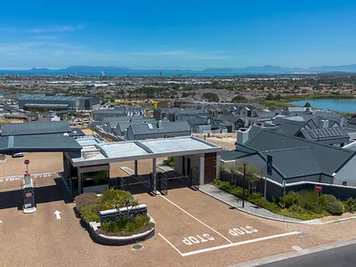 3 Bedroom Townhouse For Sale in Somerset West - WQMn.webp