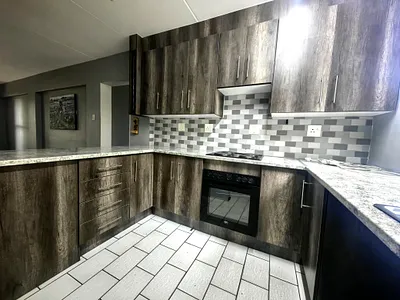 3 Bedroom Townhouse For Sale in Rustenburg - V2xL.webp