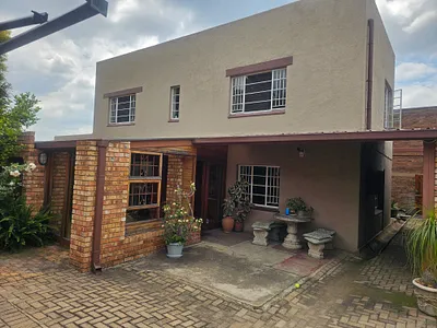 4 Bedroom House For Sale in Brakpan - h7dD.webp