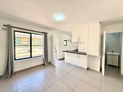 2 Bedroom Apartment For Sale in Blouberg - xIU4.webp