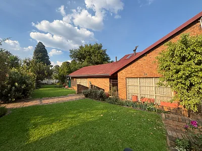 4 Bedroom House For Sale in Witbank - OaxP.webp
