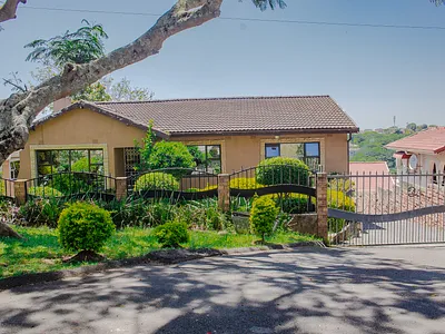 3 Bedroom House For Sale in Chatsworth - GHxx.webp