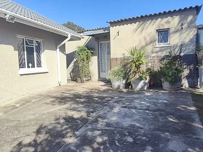 1 Bedroom Apartment To Rent in Port Elizabeth - img