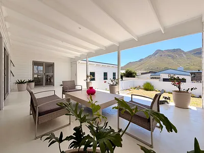 4 Bedroom House For Sale in Hermanus - 2ugR.webp