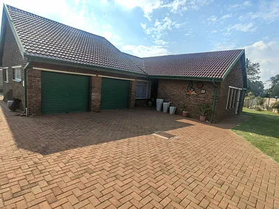 3 Bedroom House For Sale in Heidelberg - 6p6y.webp