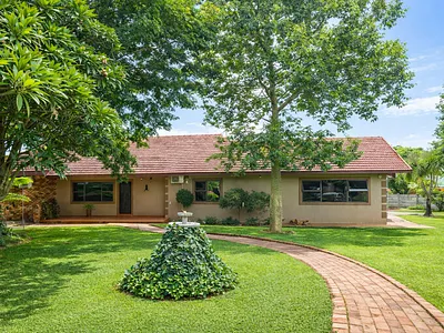 3 Bedroom House For Sale in Rustenburg - nF9H.webp