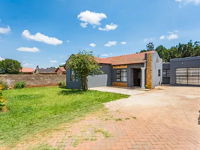 3 Bedroom House For Sale in Krugersdorp - HsNR.webp
