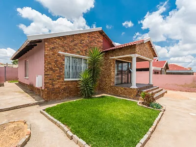 3 Bedroom House For Sale in Randfontein - 7cBX.webp