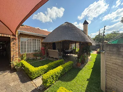 3 Bedroom Townhouse For Sale in Rustenburg - bMxi.webp