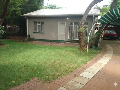 2 Bedroom House For Sale in Rustenburg - 5xvz.webp