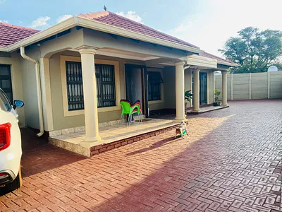 3 Bedroom House For Sale in Rustenburg - TEPo.webp