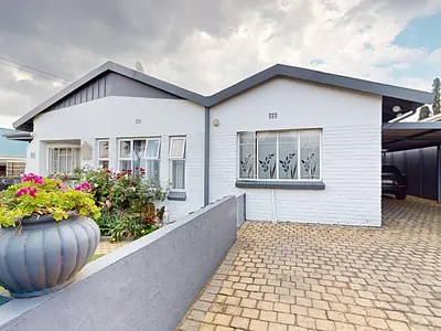 4 Bedroom House For Sale in Germiston - O5mM.webp