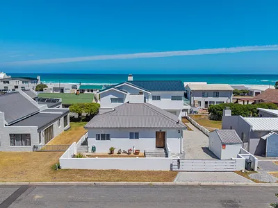 4 Bedroom House For Sale in Agulhas - jff0.webp