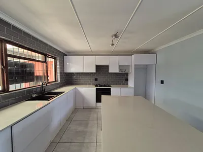 3 Bedroom House To Rent in Worcester - BaxB.webp