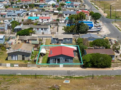 3 Bedroom House For Sale in Struisbaai - BmGl.webp