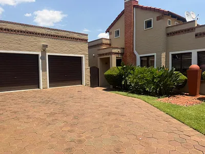 3 Bedroom House For Sale in Rustenburg - E1qA.webp