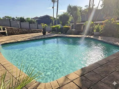 5 Bedroom House For Sale in Amanzimtoti - 6y91.webp