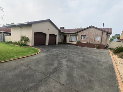 3 Bedroom House For Sale in Nigel - yYhq.webp