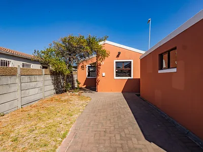 3 Bedroom House For Sale in Milnerton - Vfas.webp