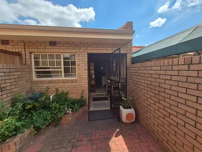 3 Bedroom Townhouse For Sale in Parys - I8Wh.webp