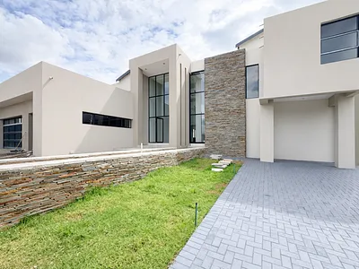 4 Bedroom House For Sale in Rustenburg - 5mp3.webp
