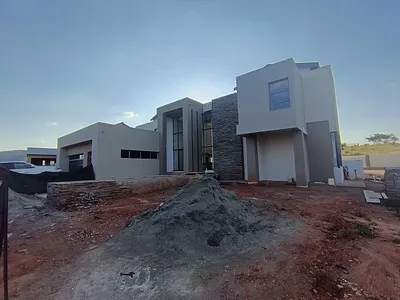 4 Bedroom House For Sale in Rustenburg - CukE.webp