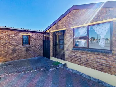 3 Bedroom House For Sale in Cape Town - T4X4.webp