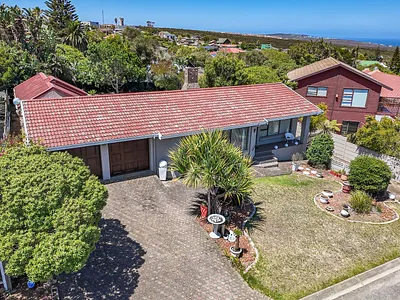 3 Bedroom House For Sale in Mossel Bay - nWip.webp