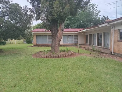 3 Bedroom House For Sale in Vanderbijlpark - oEk4.webp