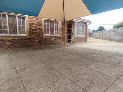 3 Bedroom House For Sale in Rustenburg - K8uK.webp