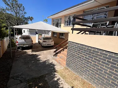 4 Bedroom House For Sale in East London - F8sY.webp