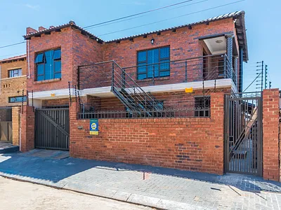 4 Bedroom House For Sale in Soweto - ADUJ.webp