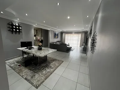 4 Bedroom House For Sale in Rustenburg - XE4o.webp