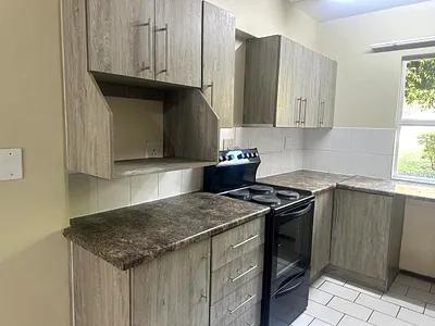 3 Bedroom Townhouse For Sale in Rustenburg - 6s0P.webp
