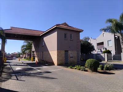 2 Bedroom Apartment For Sale in Rustenburg - HW8v.webp