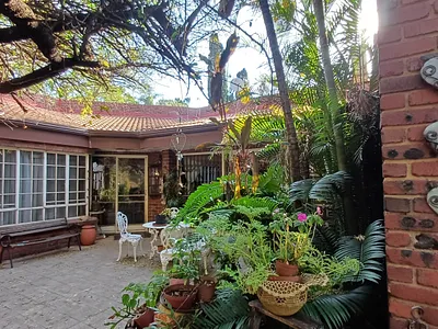 7 Bedroom House For Sale in Akasia - p7J5.webp