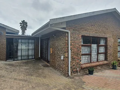 3 Bedroom House For Sale in Mossel Bay - kPir.webp