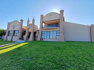 8 Bedroom House For Sale in Mossel Bay - j6ry.webp