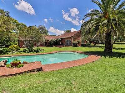 3 Bedroom House For Sale in Eikenhof - P6AE.webp