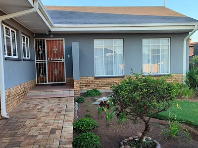 4 Bedroom House For Sale in Klerksdorp - NjDZ.webp