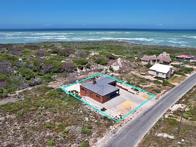 3 Bedroom House For Sale in Suiderstrand - img