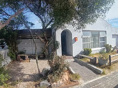 2 Bedroom House For Sale in Mitchells Plain - XPH7.webp