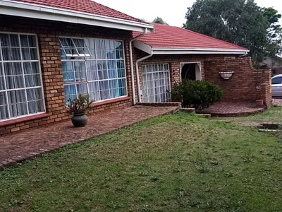 4 Bedroom House For Sale in Benoni - Iadn.webp