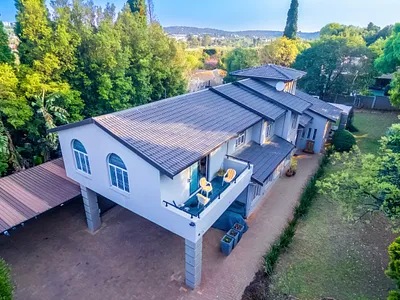 5 Bedroom House For Sale in Bedfordview - VKQl.webp