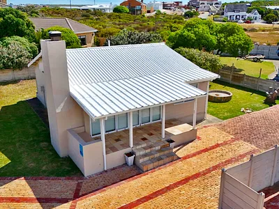 2.5 Bedroom House To Rent in Struisbaai - VDNH.webp
