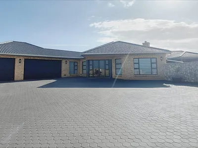 3 Bedroom House For Sale in Stilbaai West, Stilbaai - 7BRR.webp