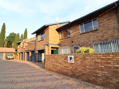 3 Bedroom Townhouse For Sale in Kempton Park - img