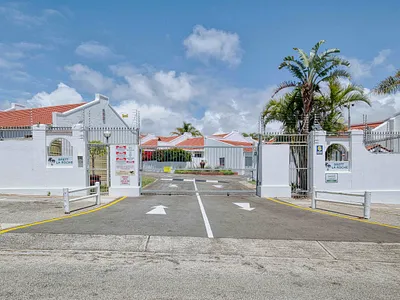 3 Bedroom Townhouse For Sale in Port Elizabeth - ytOO.webp