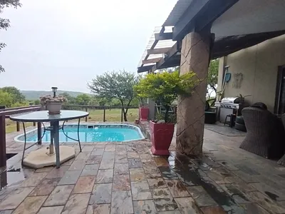 3 Bedroom House For Sale in Swartruggens - 3lgc.webp